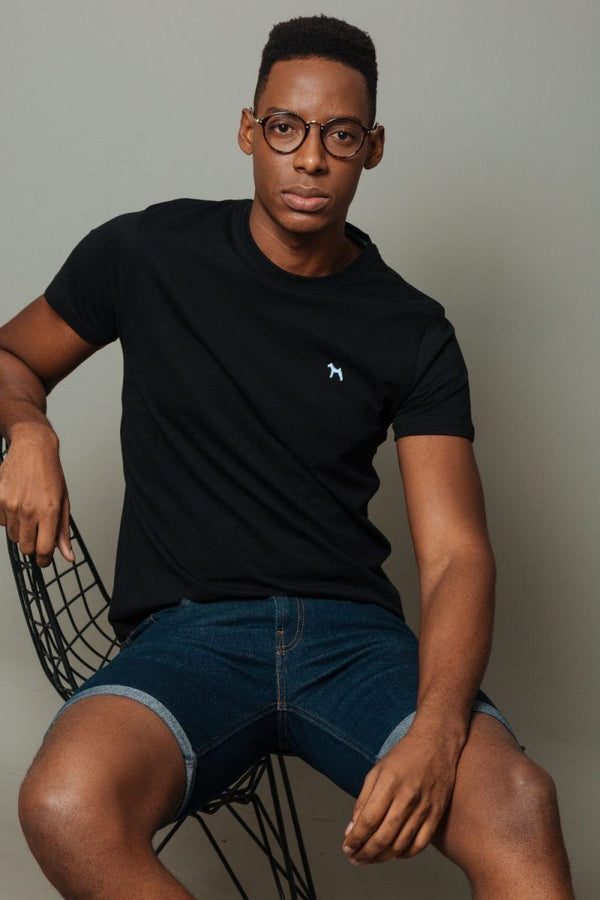 Camiseta Basica Negro (Custom Fit) - Victor