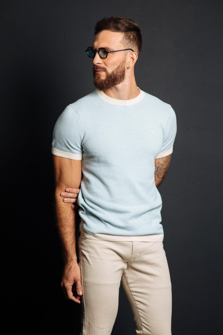 Camiseta Fashion Azul Cielo (Custom Fit) - Victor