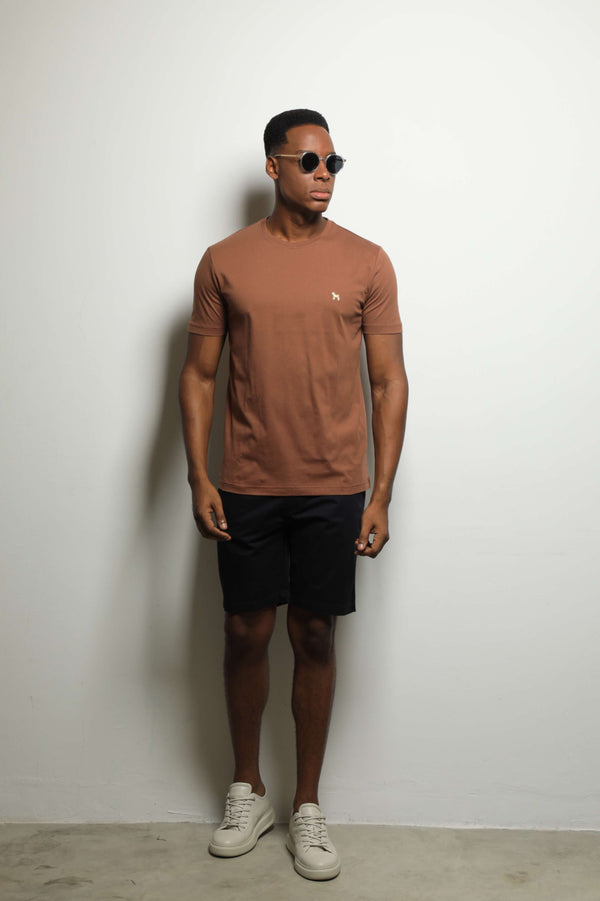 Camiseta Básica Café (Custom Fit)