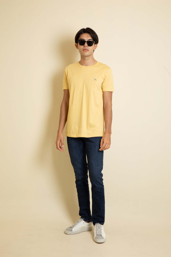 Camiseta Básica Amarillo Pastel (Custom Fit)